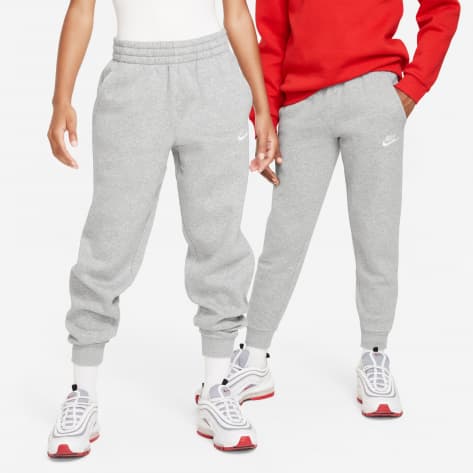 Nike Kinder Trainingshose Club Fleece FD3008-063 147-158 Dk Grey Heather/Base Grey/White | 147-158