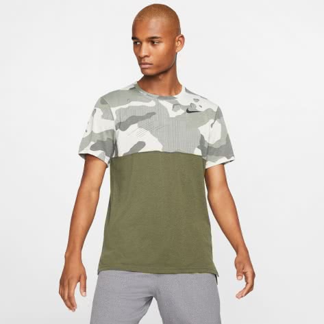 Nike Herren Trainingsshirt HyperDry Top SS Camo BV2867-325 XL Cargo Khaki/Light Bone/Black | XL