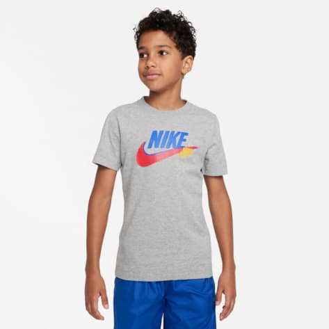 Nike Jungen T-Shirt Sportswear Tee FD1201-063 122-128 Dk Grey Heather | 122-128