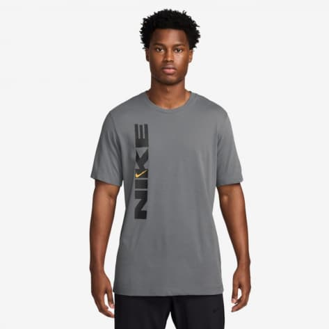 Nike Herren T-Shirt Dri-FIT Fitness T-S HF6147 