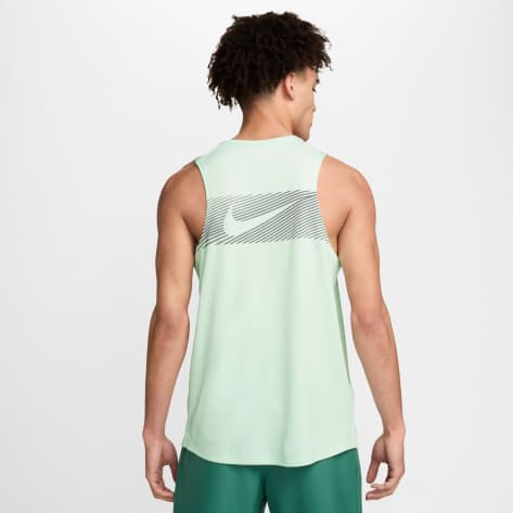 Nike Herren Tank Top Miler Flash FN3986-394 L Barely Green/Reflective Silv | L