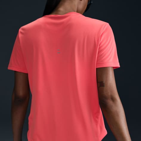 Nike Damen T-Shirt Tempo Women s Dri-FIT Laufoberteil HQ0648-814 S Magic Ember/Reflective Silver | S