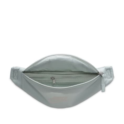 Nike Bauchtasche Heritage Waistpack DB04988-035 Lt Silver/Lt Silver/Phan | One size
