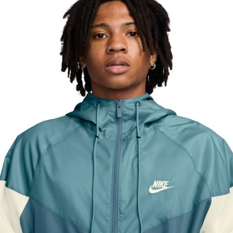 Nike Herren Regenjacke Heritage Essentials Windrunner DA0001 