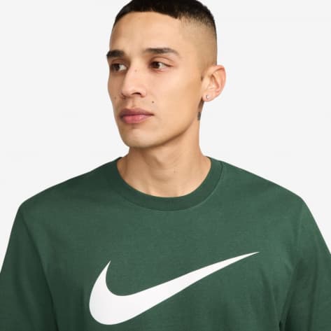 Nike Herren T-Shirt Sportswear Swoosh DC5094 
