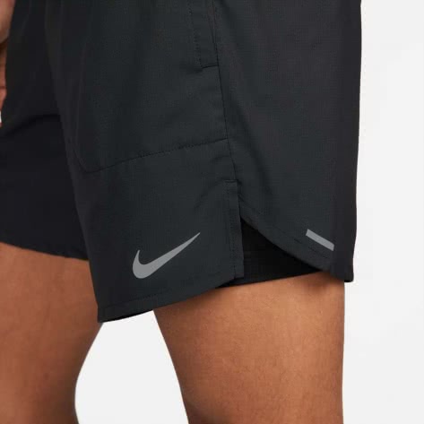 Nike Herren Laufshort Dri-FIT Stride 2in1 Short 7In DM4759-010 S Black/Black/Black/Reflective Silv | S