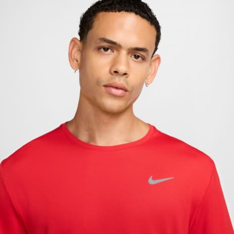 Nike Herren Laufshirt Dri-FIT Run Division Miler DV9315-657 L University Red/Refl Silv | L