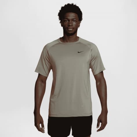 Nike Herren T-Shirt Dri-Fit Short-Sleeve Fitness DV9815 