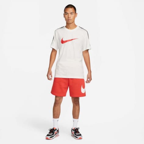 Nike Herren T-Shirt Sportswear Repeat Short Sleeve DX2032-133 XL Sail/Lt Crimson | XL