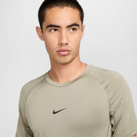 Nike Herren Trainingsshirt Pro Dri-FIT Slim Shirt FB7929 