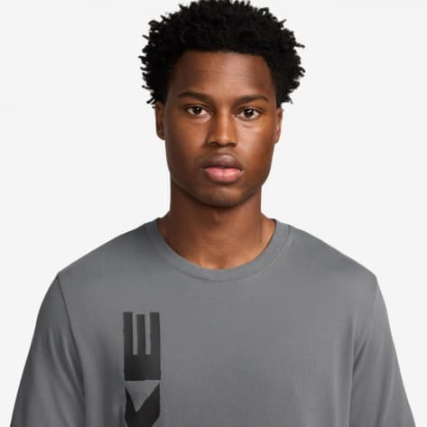 Nike Herren T-Shirt Dri-FIT Fitness T-S HF6147 