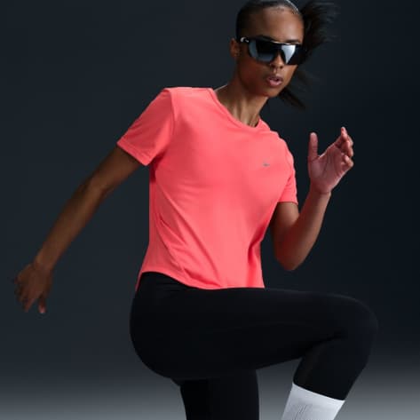 Nike Damen T-Shirt Tempo Women s Dri-FIT Laufoberteil HQ0648-814 S Magic Ember/Reflective Silver | S