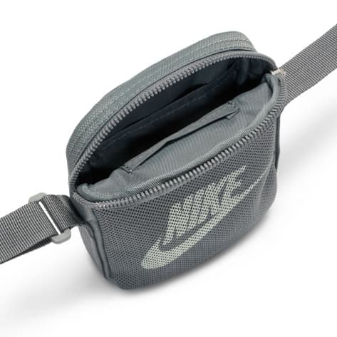 Nike Umhängetasche Heritage Small Items Bag BA5871-084 Smoke Grey/Summit White | One size
