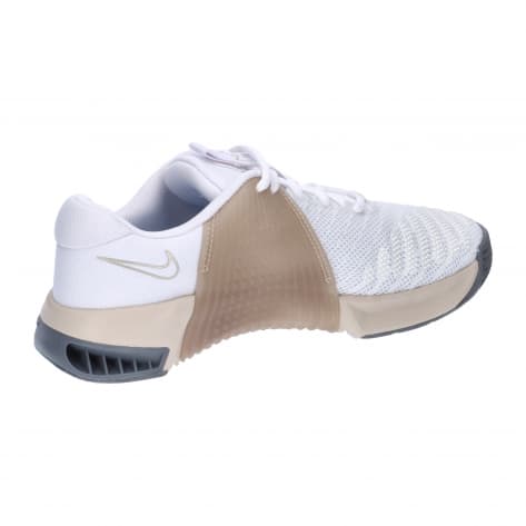 Nike Damen Trainingsschuhe Metcon 9 DZ2537-104 39 White-Mtlc Gold Grain-Sanddrift | 39